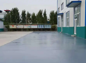 彭水彩色路面喷涂翻新的材料对冬季